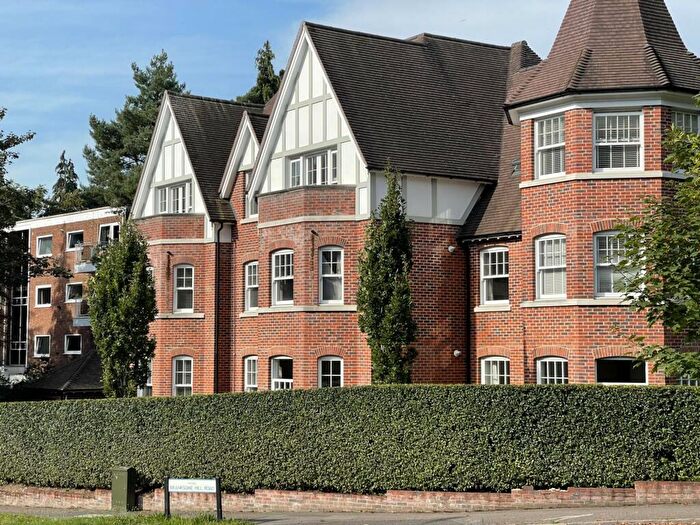 3 Bedroom Apartment To Rent In Talbot Woods, Bournemouth, BH4