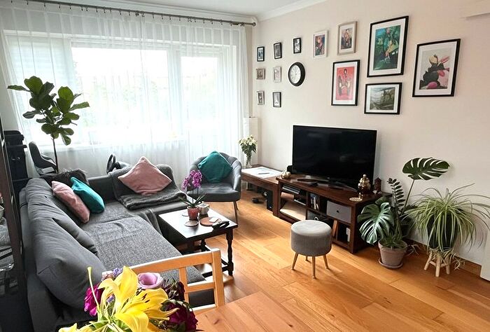 2 Bedroom Flat For Sale In Poplar Court, Old Ruislip Road, Northolt, UB5