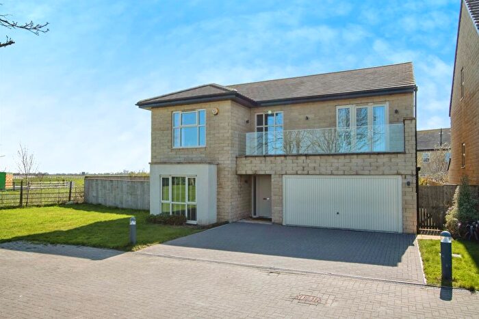 5 Bedroom Detached House For Sale In Mosedale Drive, Leeds, LS14