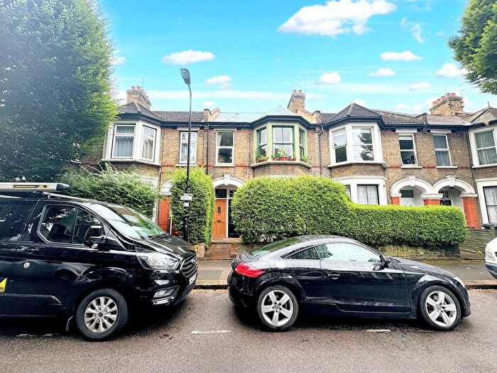 2 Bedroom Maisonette To Rent In Lawton Road, Leyton, E10