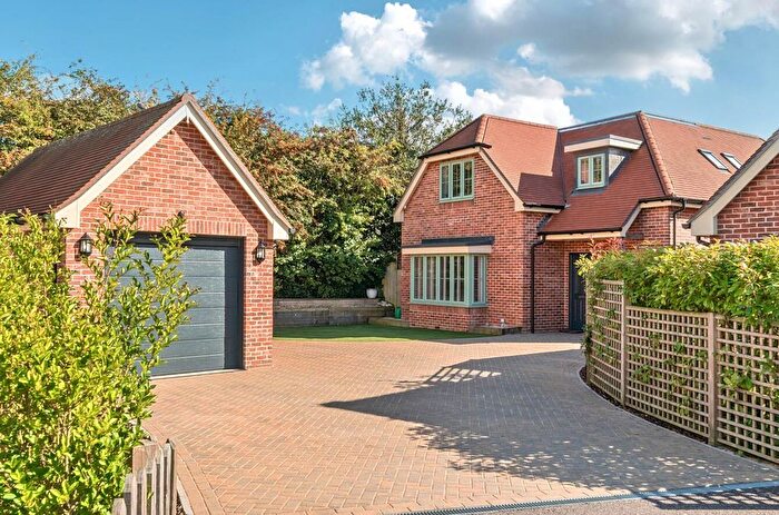 4 Bedroom Detached House For Sale In Glebe Court, Fair Oak, Eastleigh, SO50