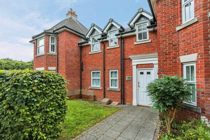 2 Bedroom Flat To Rent In Spire View, Salisbury, SP2