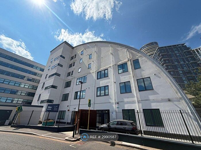2 Bedroom Flat To Rent In Cian House, London, W10