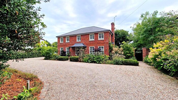 4 Bedroom Detached House For Sale In Little Baddow Road, Danbury, CM3