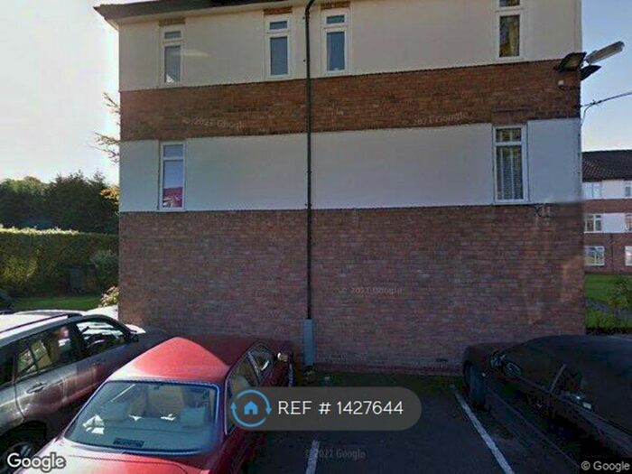 2 Bedroom Flat To Rent In Harewood Court, Sale, M33