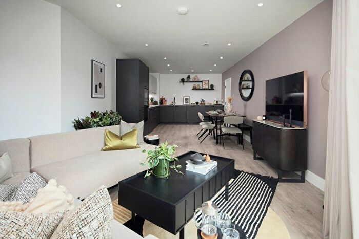 3 Bedroom Flat For Sale In Silver Road, Lewisham, SE13