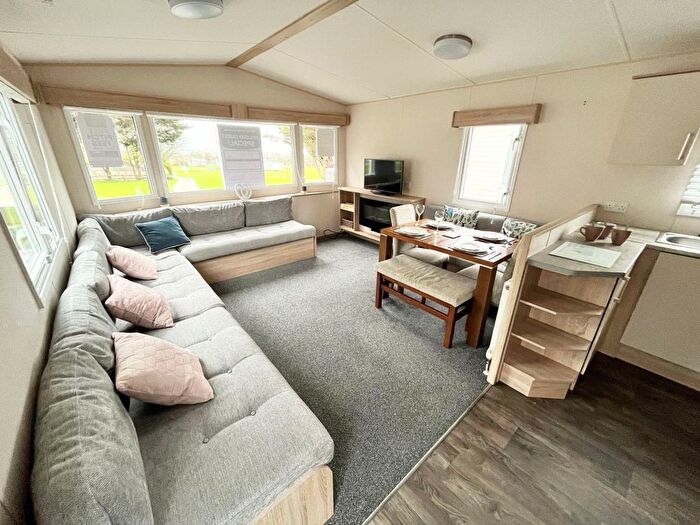 3 Bedroom Mobile/park Home For Sale In Crantock, Newquay, TR8