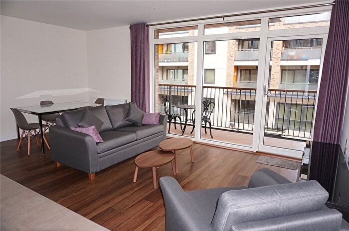 1 Bedroom Flat To Rent In Palmerston Road, London, Uk, W3