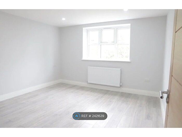 1 Bedroom Flat To Rent In Piooner House, Walton-On-Thames, KT12