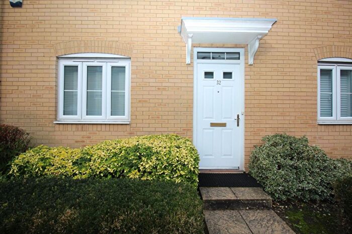 2 Bedroom Flat To Rent In Snowdonia Way, Stevenage, SG1