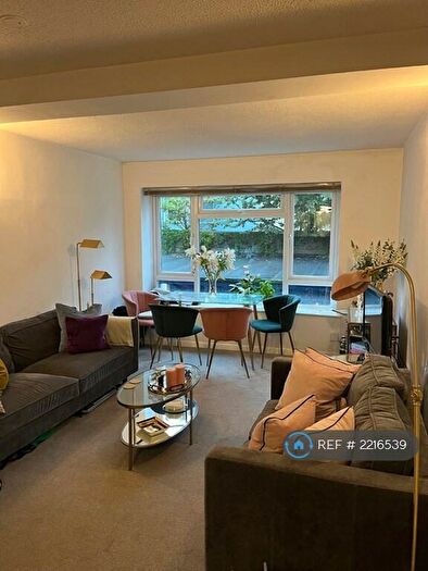 1 Bedroom Flat To Rent In Downfield Road, Bristol, BS8