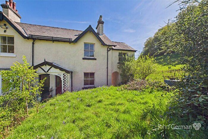 3 Bedroom Semi-Detached House For Sale In Oakamoor, Stoke-on-Trent, ST10