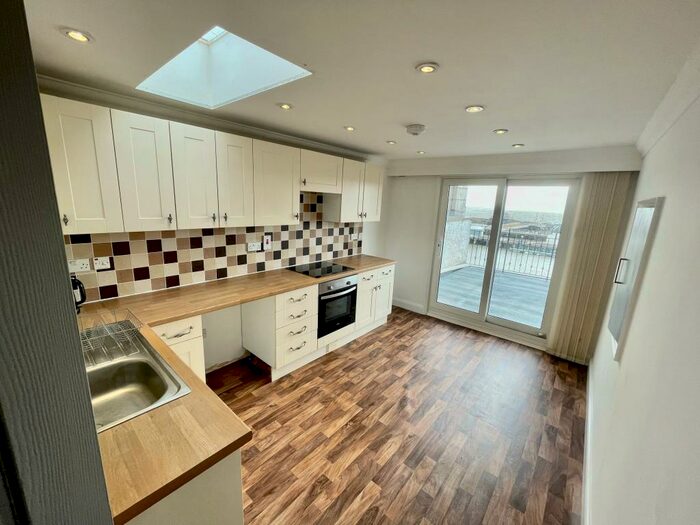 2 Bedroom Penthouse To Rent In Waveney Road, Lowestoft, NR32