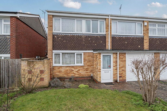 4 Bedroom Semi Detached House For Sale In Horwood Gardens, Basingstoke, RG21