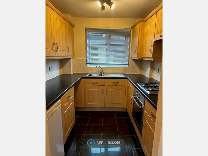 2 Bedroom Flat To Rent In Breme Park, Bromsgrove, B60