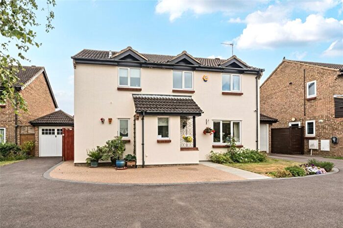 4 Bedroom Detached House For Sale In Wentworth Drive, Bedford, Bedfordshire, MK41