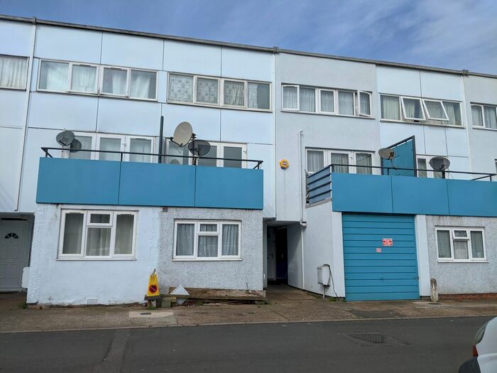 5 Bedroom Property To Rent In Kent Close, Mitcham, CR4