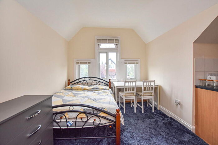 Studio To Rent In - Ashdown Road, Epsom, Surrey, KT17