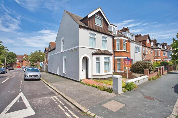 4 Bedroom End Of Terrace House For Sale In Bournemouth Road, Folkestone, Kent, CT19