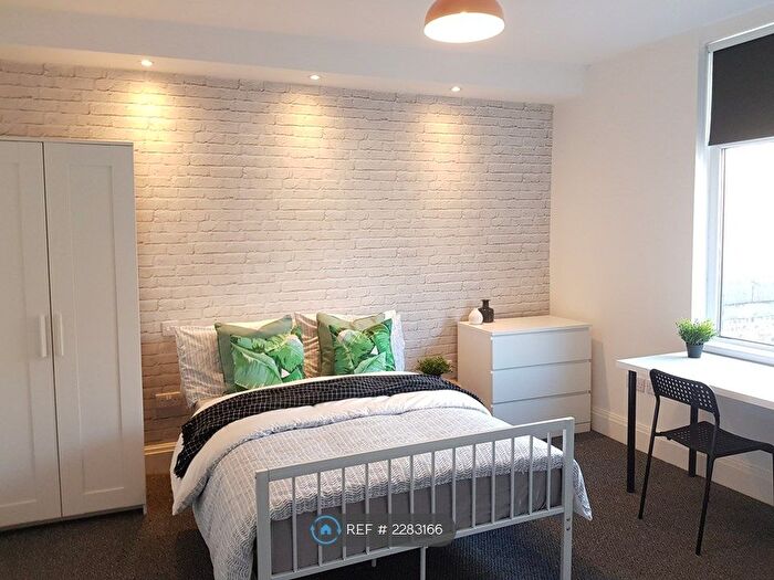 6 Bedroom Terraced House To Rent In Esher Road, Liverpool, L6