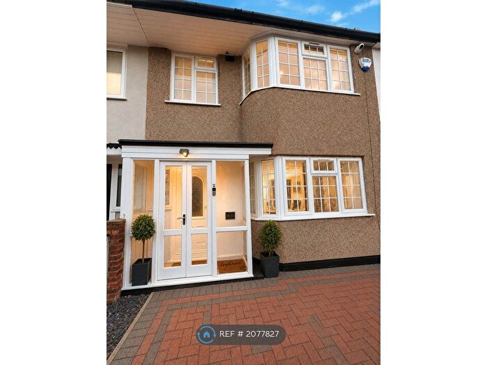 3 Bedroom Terraced House To Rent In Rayners Lane, Harrow, HA2