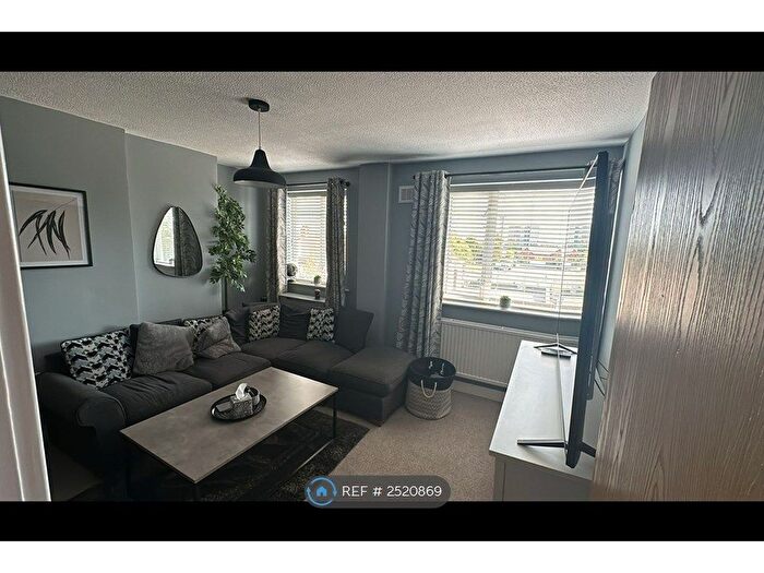 2 Bedroom Flat To Rent In Redmires Court, Salford, M5