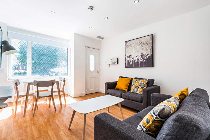 4 Bedroom House To Rent In Hartley Crescent, Leeds, LS6