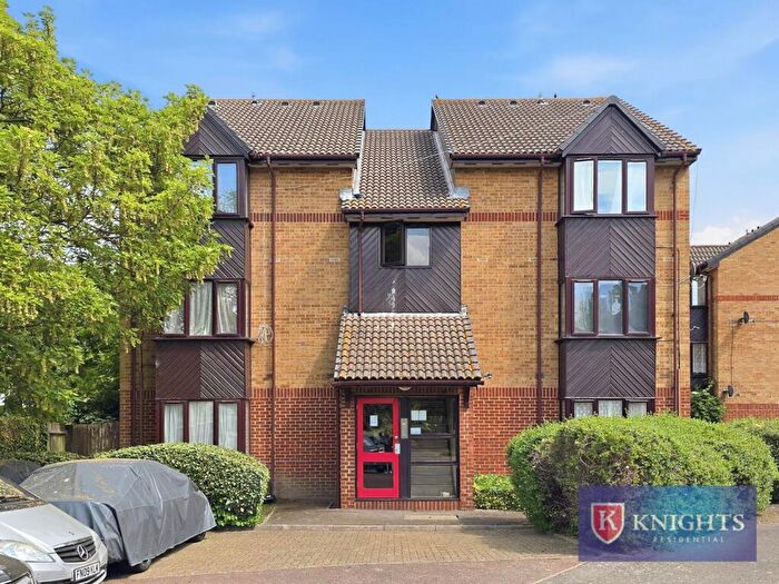 Flat For Sale In Parr Close, London, N9