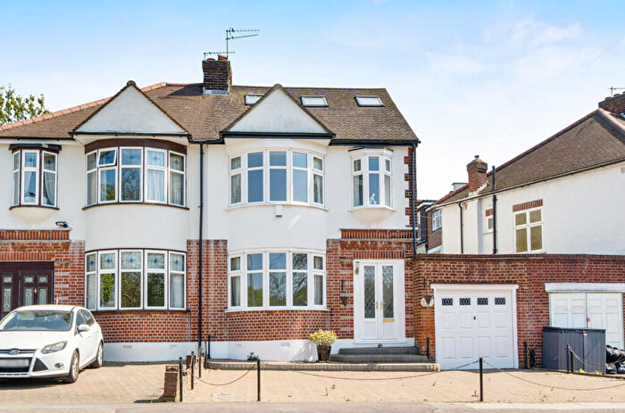 4 Bedroom Semi-Detached House For Sale In East Walk, East Barnet, Barnet, EN4