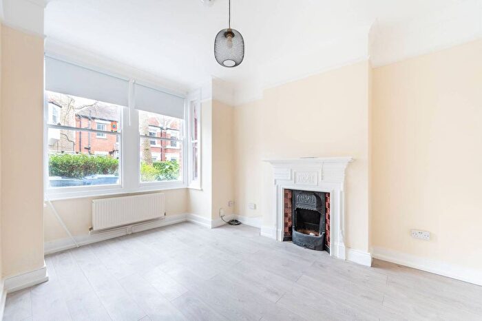 2 Bedroom Flat To Rent In Bedford Park, Bedford Park, London, W4