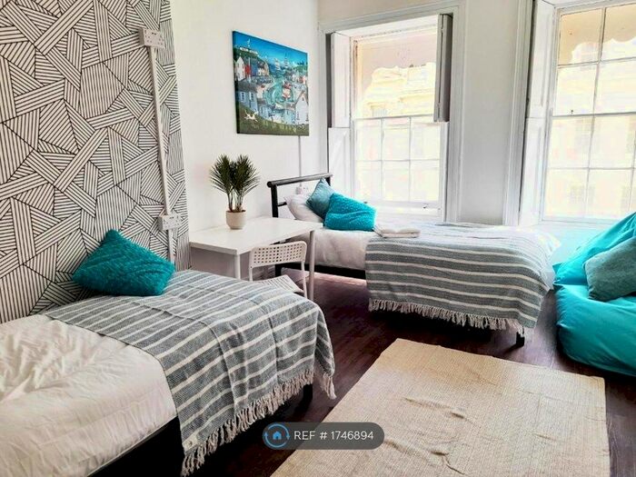 1 Bedroom Flat To Rent In Central Quadruple Room, Brighton, BN1