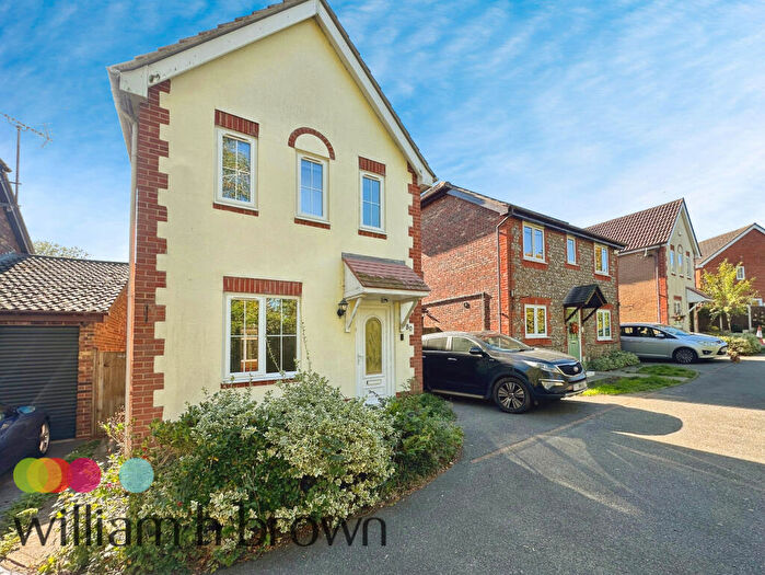 3 Bedroom Detached House To Rent In Bridport Way, Braintree, CM7