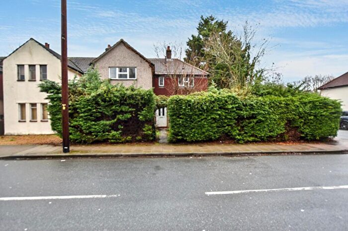 3 Bedroom End Of Terrace House For Sale In Magpie Hall Lane, Bromley, BR2