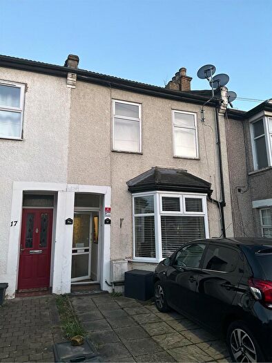 1 Bedroom Flat To Rent In Peel Road, Woodford, E18