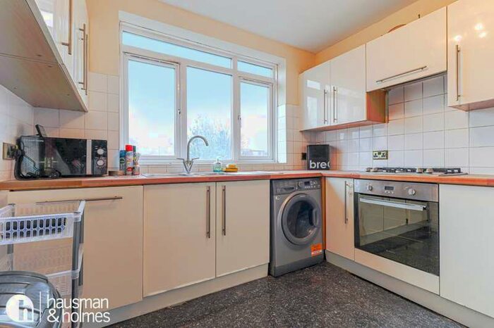 2 Bedroom Flat To Rent In Regents Park Road, Finchley Central, N3