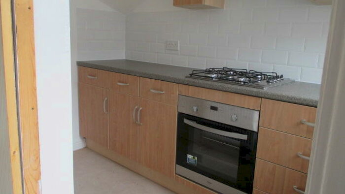 1 Bedroom Terraced House To Rent In Longroyd Place, Leeds, West Yorkshire, LS11