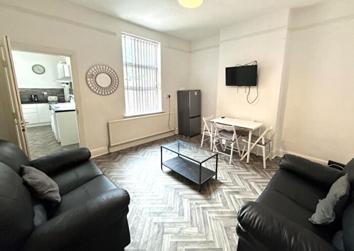 4 Bedroom House To Rent In Sefton Road, Birmingham, B16