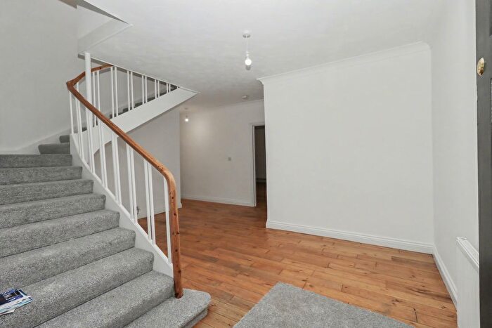 6 Bedroom Detached House To Rent In Swanmore, Southampton, SO32