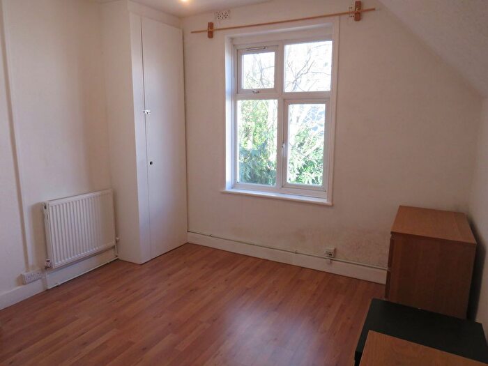 1 Bedroom Flat To Rent In , Brentmead Place, Brent Cross, NW11