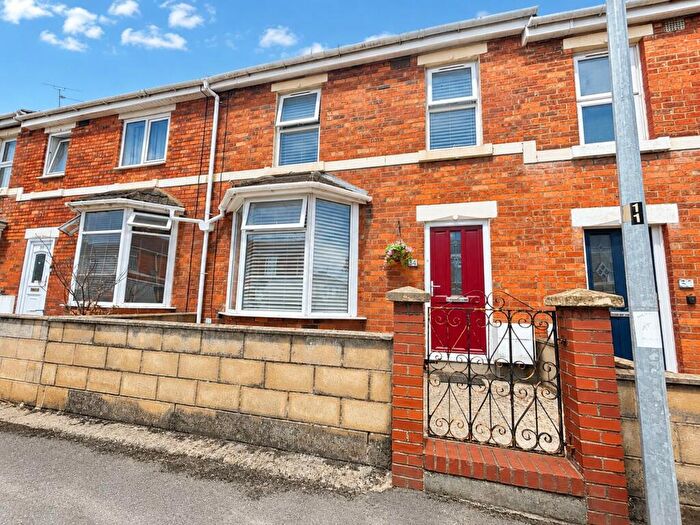 3 Bedroom Terraced House For Sale In Norman Road, Swindon, SN2