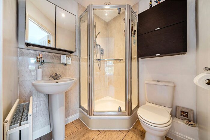 3 Bedroom End Of Terrace House For Sale In Abbey Drive, Dartford, Kent, DA2