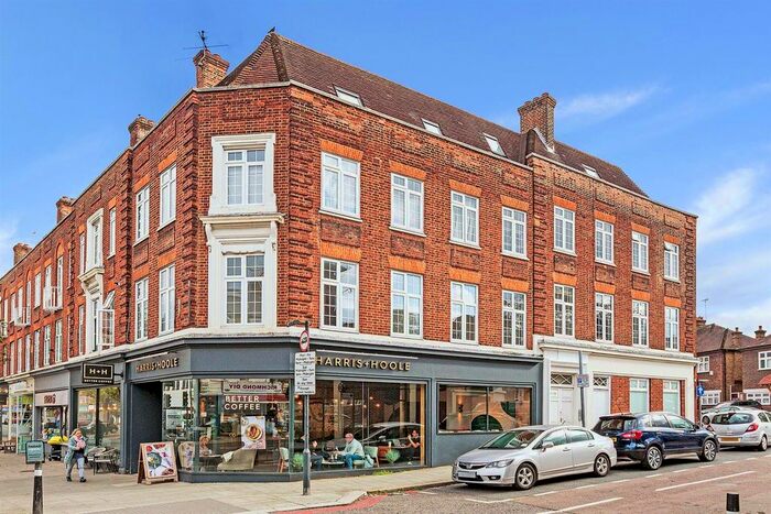 3 Bedroom Flat To Rent In Penrhyn Crescent, East Sheen, SW14