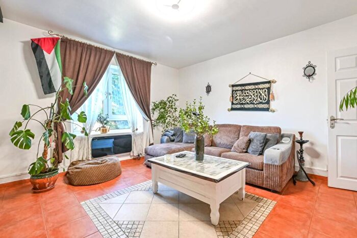 2 Bedroom Flat For Sale In Rotherfield Street, East Canonbury, London, N1