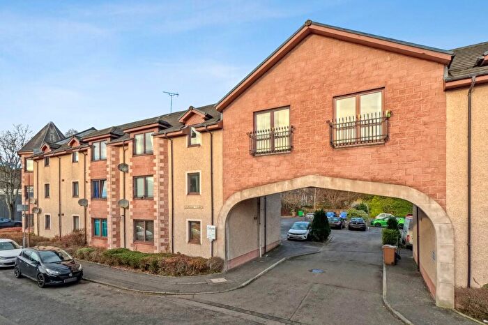 2 Bedroom Flat To Rent In Oliphant Court, Riverside, Stirling, FK8