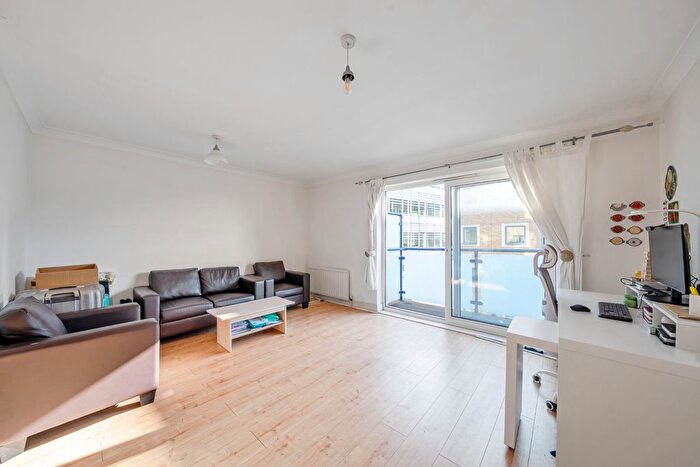 2 Bedroom Flat To Rent In Hartfield Crescent, Wimbledon, London, SW19
