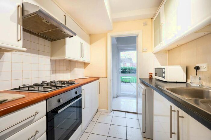 2 Bedroom Maisonette To Rent In Neasden Lane North, Neasden, London, NW10