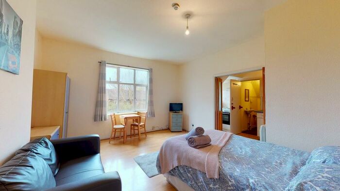 Studio To Rent In Chatsworth Road, NW2