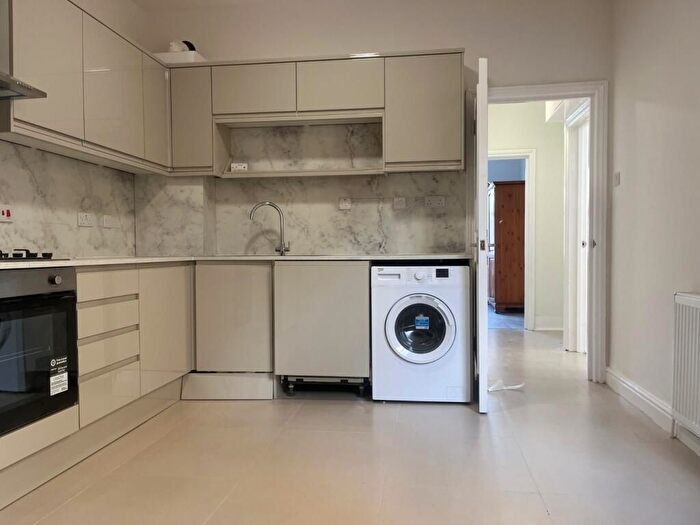 2 Bedroom Flat To Rent In Kingwood Road, London, SW6