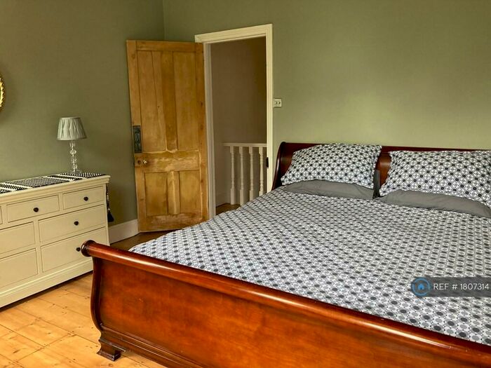 3 Bedroom Semi-Detached House To Rent In Sandbanks Road, Poole, BH14