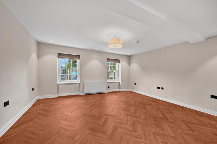 2 Bedroom Flat To Rent In Store Street, Bloomsbury, WC1E